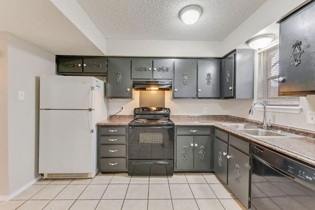 1726 W Sanford Street D, Arlington, TX 76012