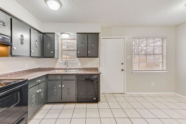 1726 W Sanford Street D, Arlington, TX 76012