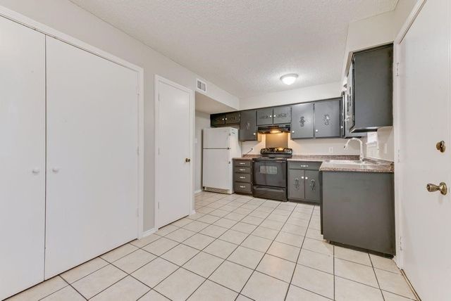 1726 W Sanford Street D, Arlington, TX 76012
