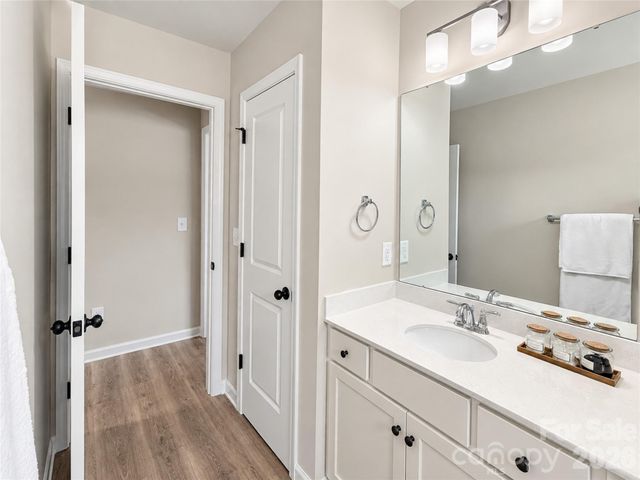 2220 Dardan Woods Drive, Charlotte, NC 28215