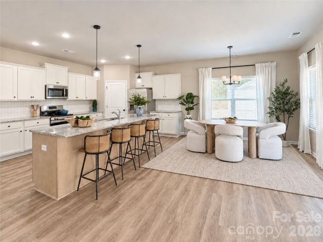 2220 Dardan Woods Drive, Charlotte, NC 28215