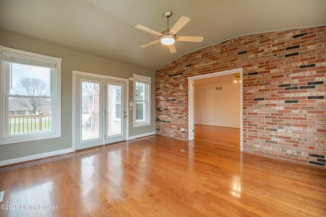 4400 Rivanna Dr, Louisville, KY 40299