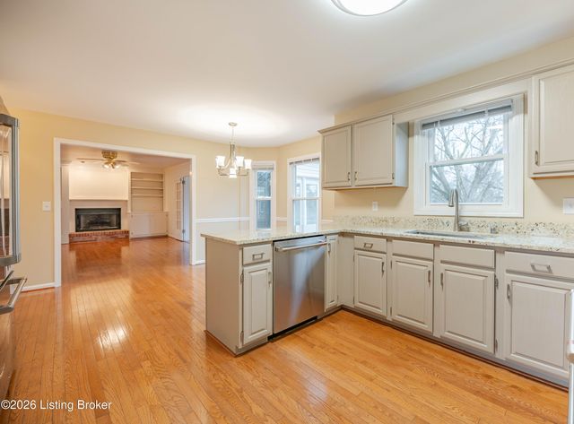 4400 Rivanna Dr, Louisville, KY 40299