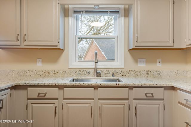 4400 Rivanna Dr, Louisville, KY 40299