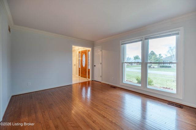 4400 Rivanna Dr, Louisville, KY 40299