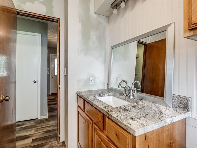 914 S Highland Drive, Mustang, OK 73064