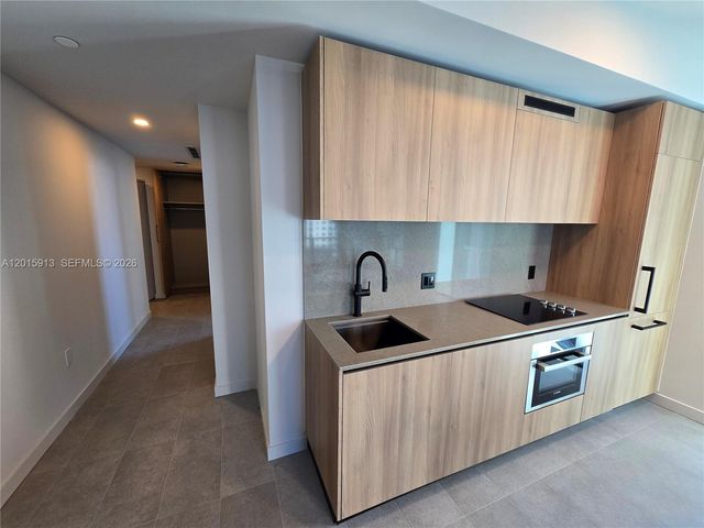 121 NE 5 ST 2908, Miami, FL 33132