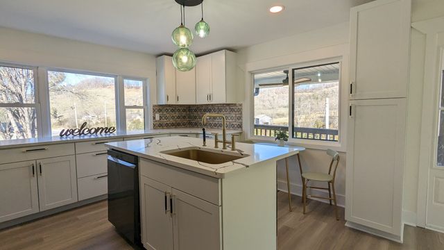 197 Granville Hwy, Chestnut Mound, TN 38552