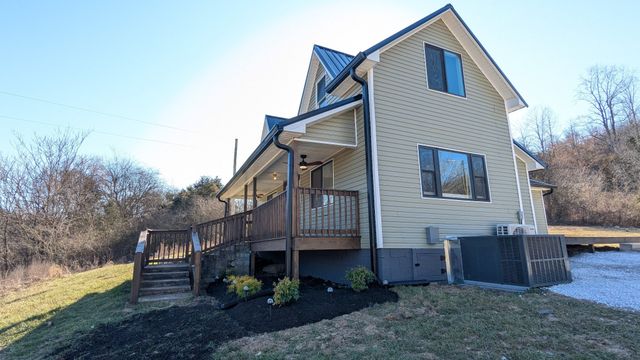 197 Granville Hwy, Chestnut Mound, TN 38552