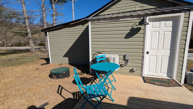 197 Granville Hwy, Chestnut Mound, TN 38552