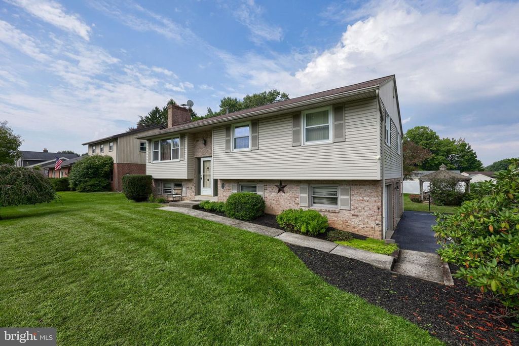 762 EASTSIDE DR, Landisville, PA 17538