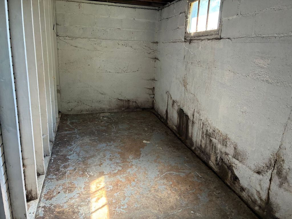 Image 14 of property listing at 600 Harrison Street, Mt Vernon, IL 62864