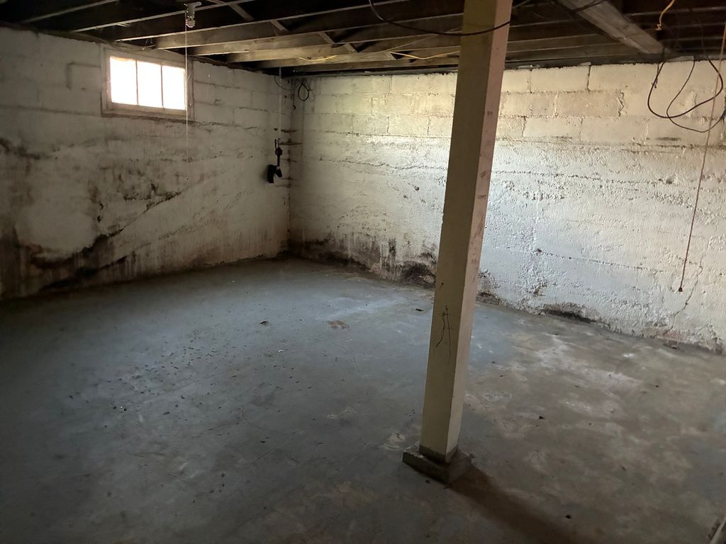 Image 15 of property listing at 600 Harrison Street, Mt Vernon, IL 62864