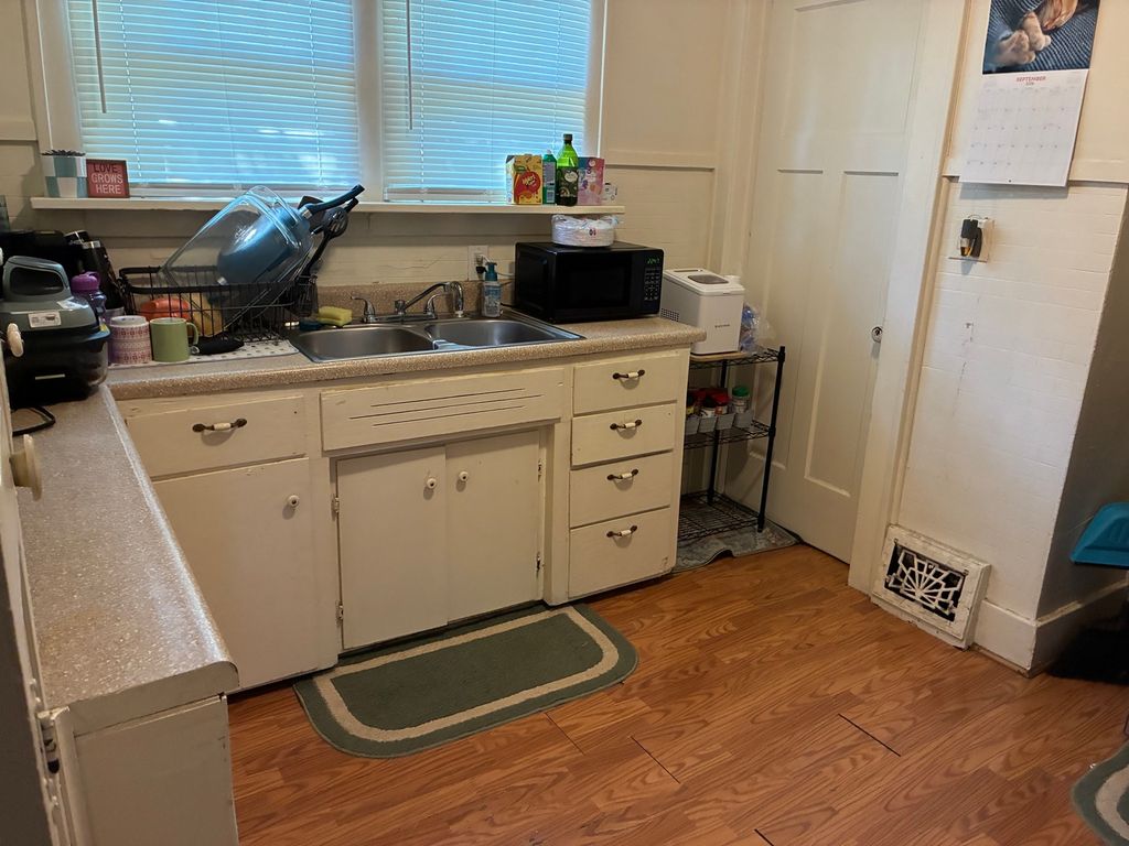 Image 8 of property listing at 600 Harrison Street, Mt Vernon, IL 62864