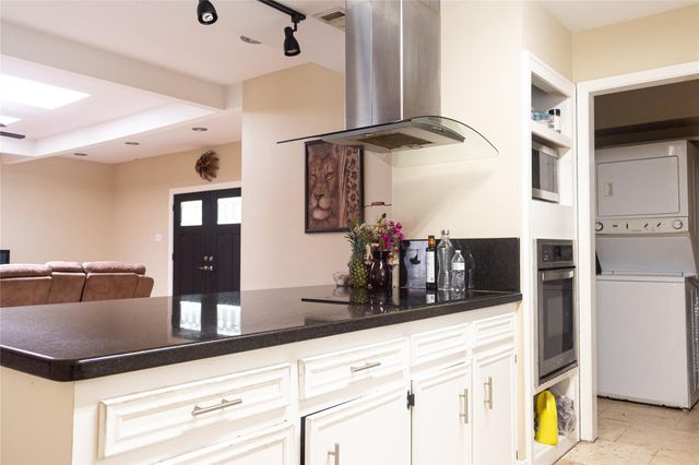 15318 Leeds Lane, Houston, TX 77040