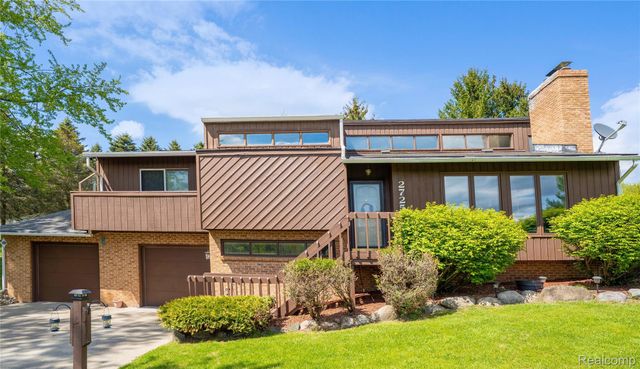 2725 Cooley Lake Road, Highland Charter Township, MI 48356