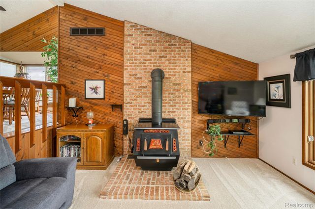 2725 Cooley Lake Road, Highland Charter Township, MI 48356