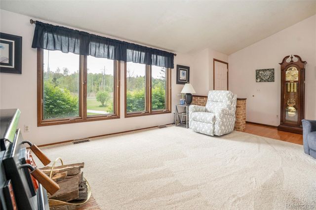 2725 Cooley Lake Road, Highland Charter Township, MI 48356