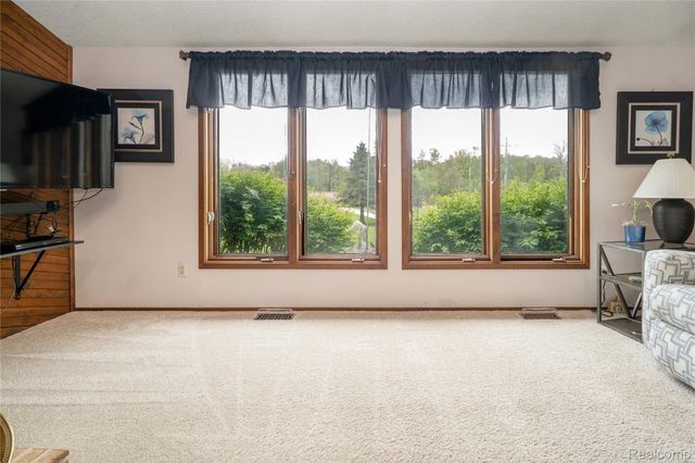 2725 Cooley Lake Road, Highland Charter Township, MI 48356