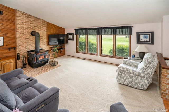 2725 Cooley Lake Road, Highland Charter Township, MI 48356