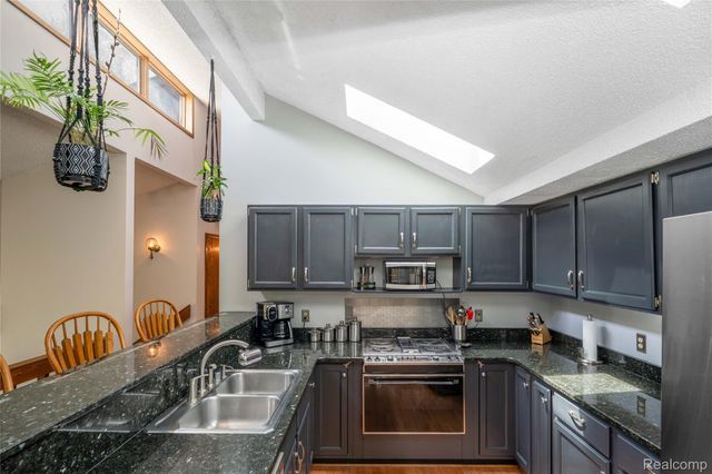 2725 Cooley Lake Road, Highland Charter Township, MI 48356