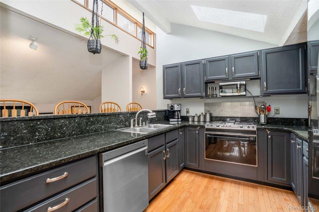 2725 Cooley Lake Road, Highland Charter Township, MI 48356