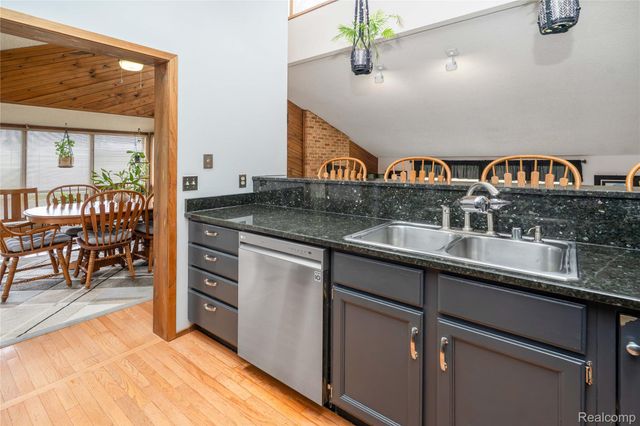 2725 Cooley Lake Road, Highland Charter Township, MI 48356