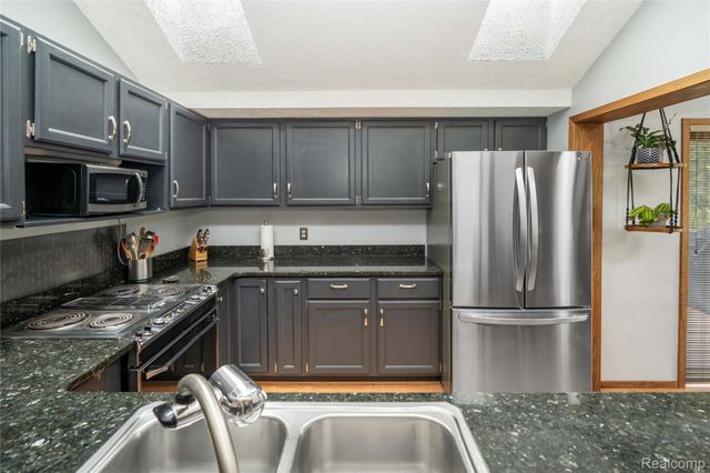 2725 Cooley Lake Road, Highland Charter Township, MI 48356