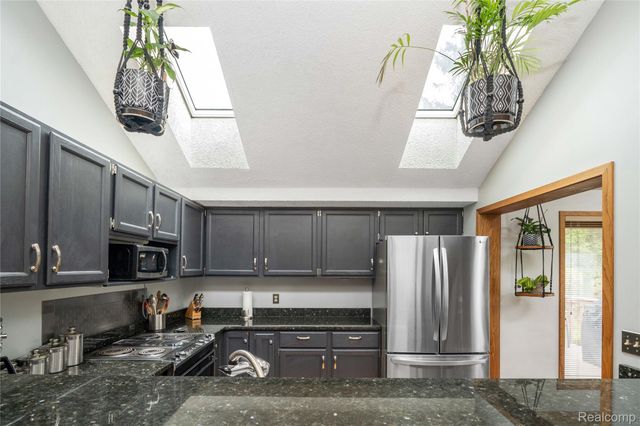 2725 Cooley Lake Road, Highland Charter Township, MI 48356