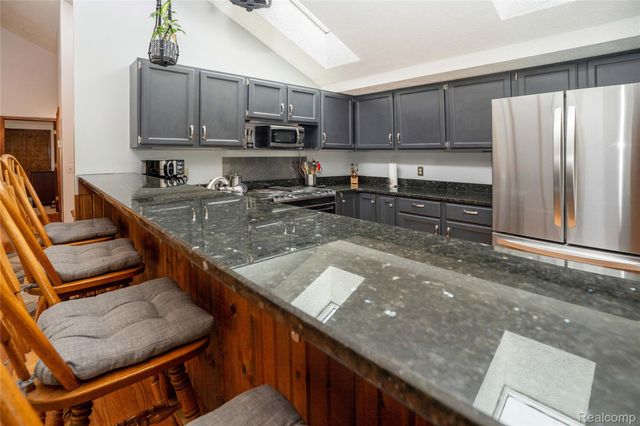 2725 Cooley Lake Road, Highland Charter Township, MI 48356
