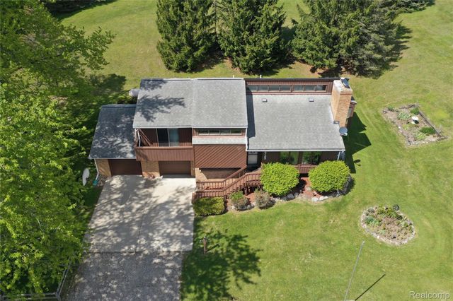 2725 Cooley Lake Road, Highland Charter Township, MI 48356