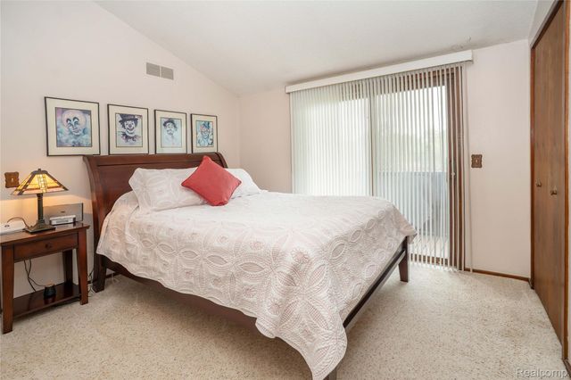 2725 Cooley Lake Road, Highland Charter Township, MI 48356