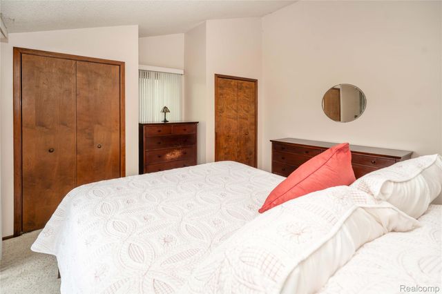 2725 Cooley Lake Road, Highland Charter Township, MI 48356