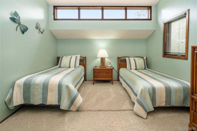2725 Cooley Lake Road, Highland Charter Township, MI 48356