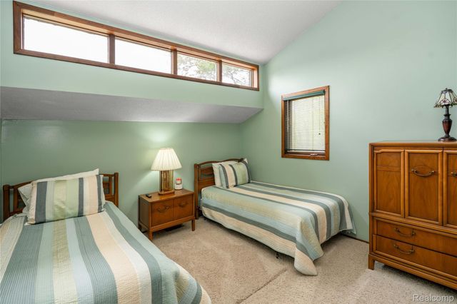 2725 Cooley Lake Road, Highland Charter Township, MI 48356