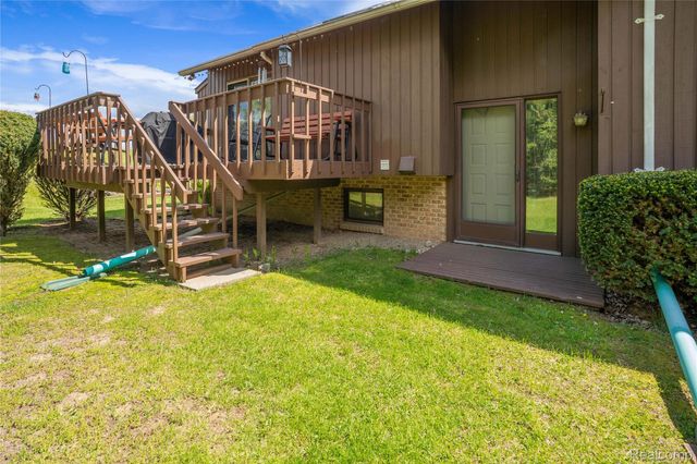 2725 Cooley Lake Road, Highland Charter Township, MI 48356