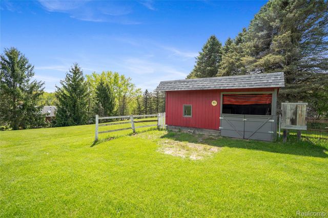 2725 Cooley Lake Road, Highland Charter Township, MI 48356