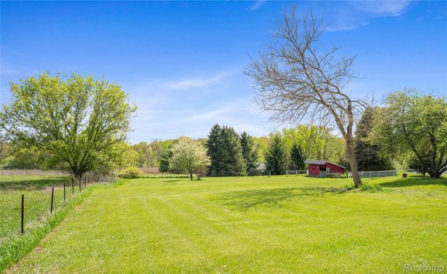 2725 Cooley Lake Road, Highland Charter Township, MI 48356