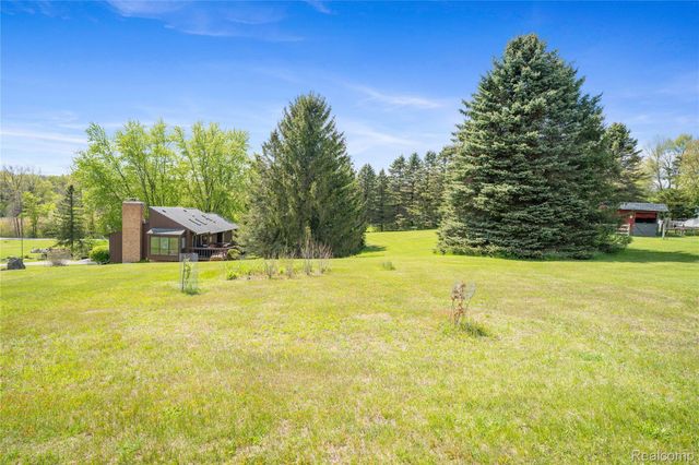 2725 Cooley Lake Road, Highland Charter Township, MI 48356