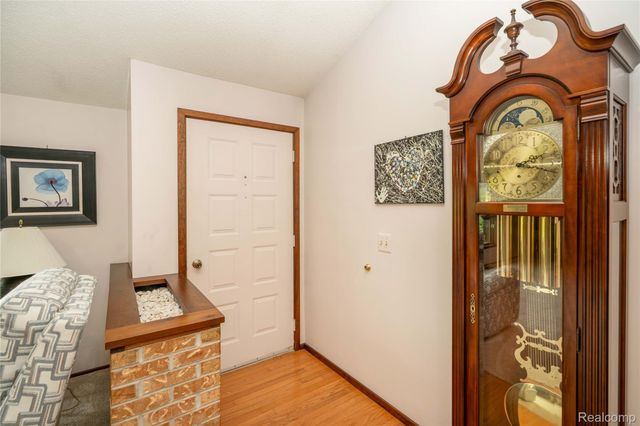 2725 Cooley Lake Road, Highland Charter Township, MI 48356