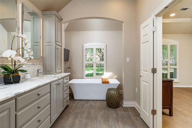 619 Portofino Drive, Arlington, TX 76012
