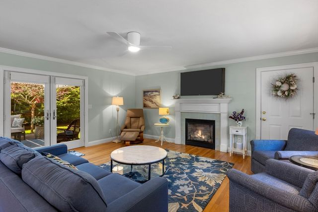 7 Park St, Harwich, MA 02645