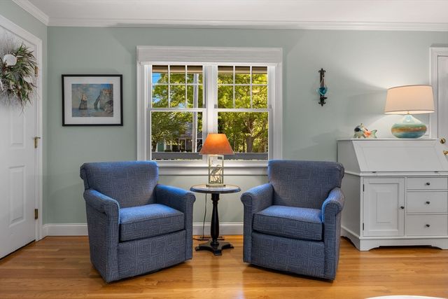 7 Park St, Harwich, MA 02645