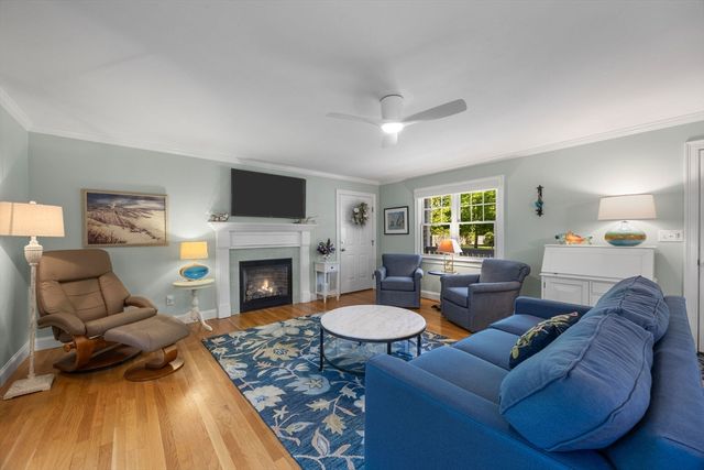 7 Park St, Harwich, MA 02645