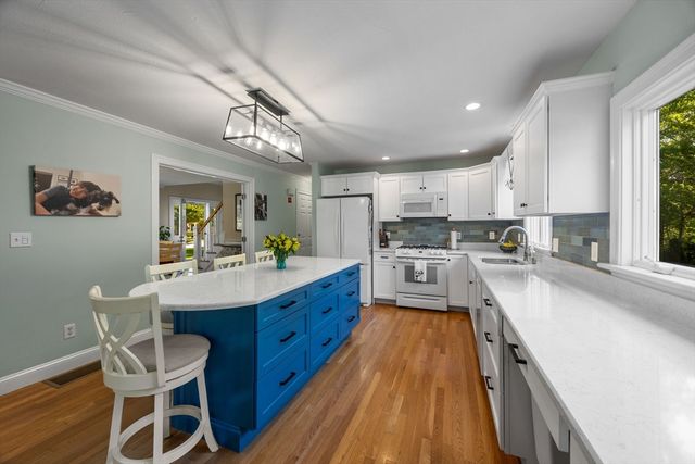 7 Park St, Harwich, MA 02645