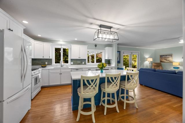 7 Park St, Harwich, MA 02645