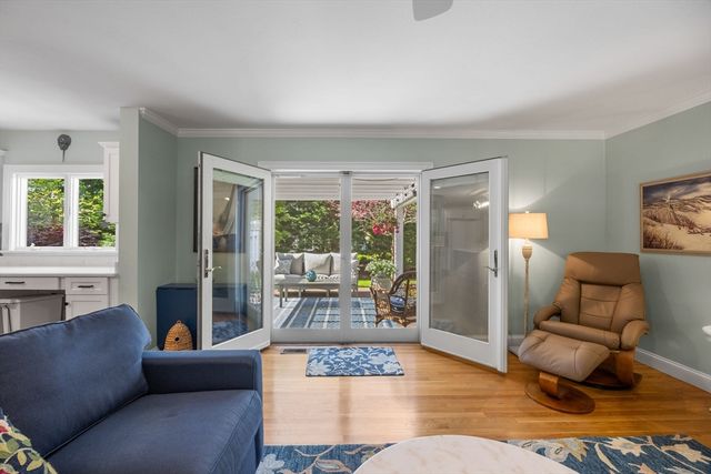 7 Park St, Harwich, MA 02645