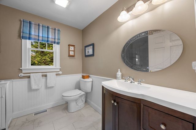 7 Park St, Harwich, MA 02645