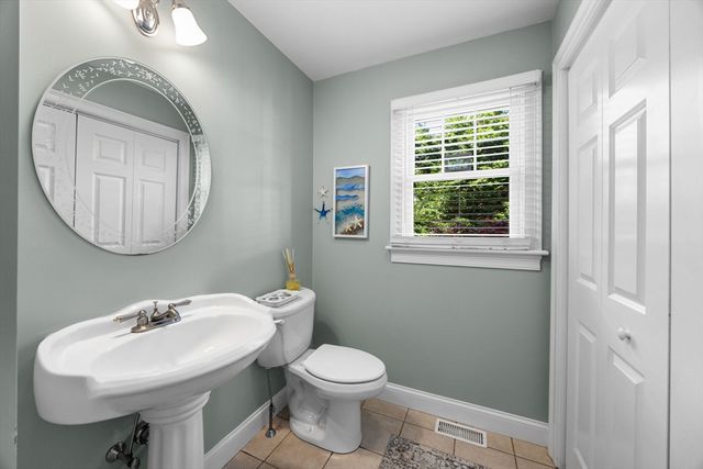 7 Park St, Harwich, MA 02645