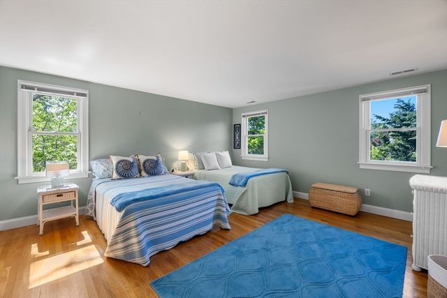7 Park St, Harwich, MA 02645